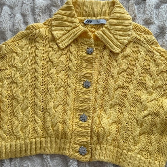 Yellow Cable Knit Sweater - Picture 3 of 4